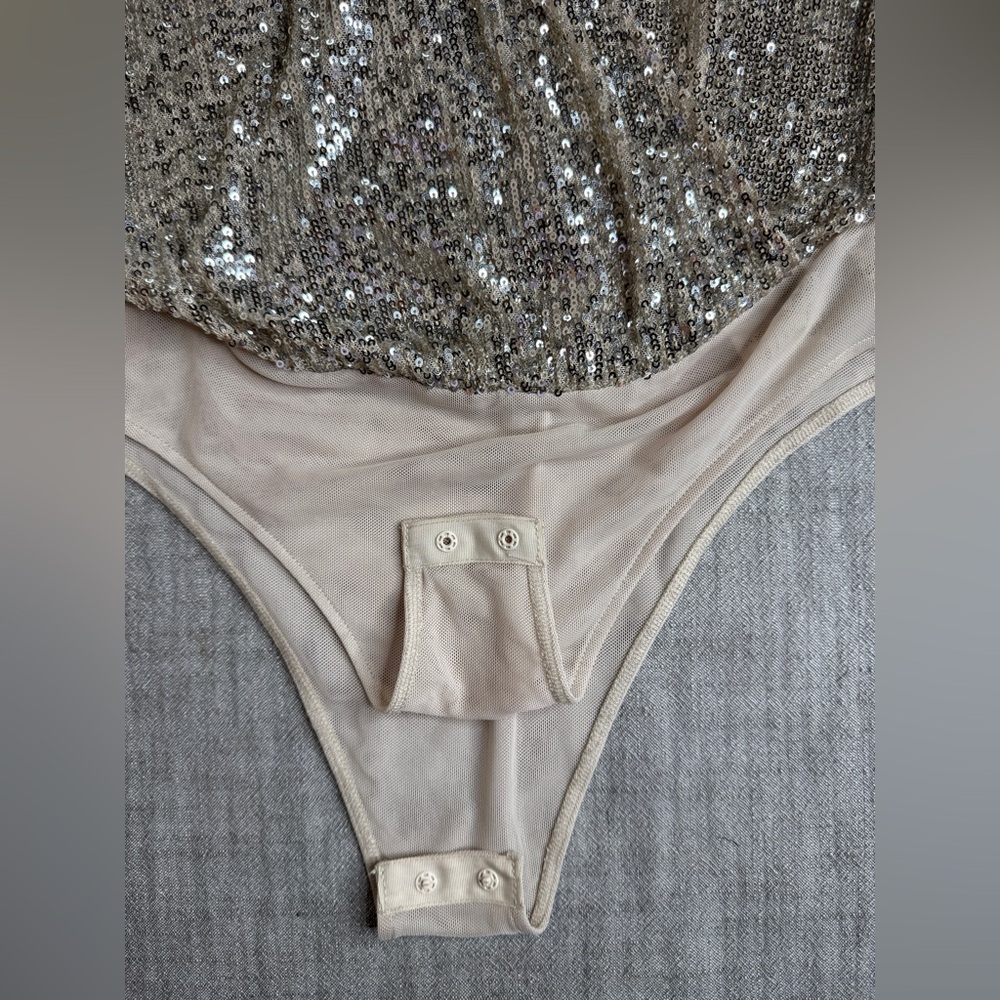 Zara Silver Sequin V-Neck Bodysuit - Picture 7 of 11